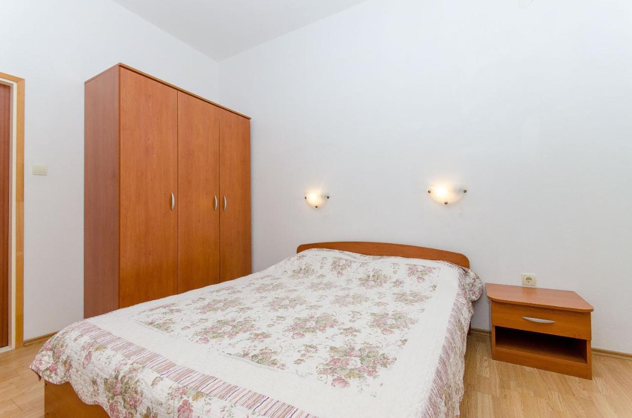 Apartments Ivanka Vis Exteriör bild