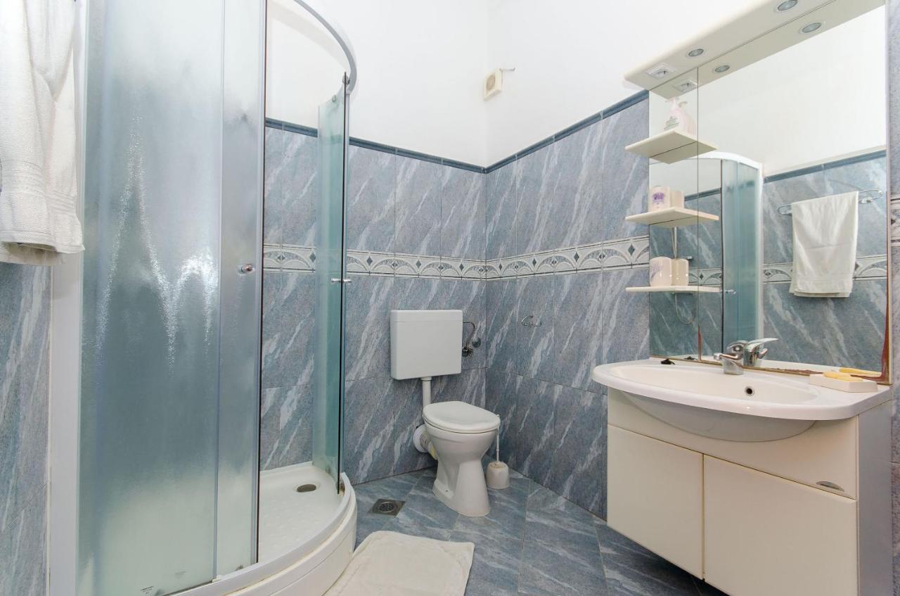 Apartments Ivanka Vis Exteriör bild