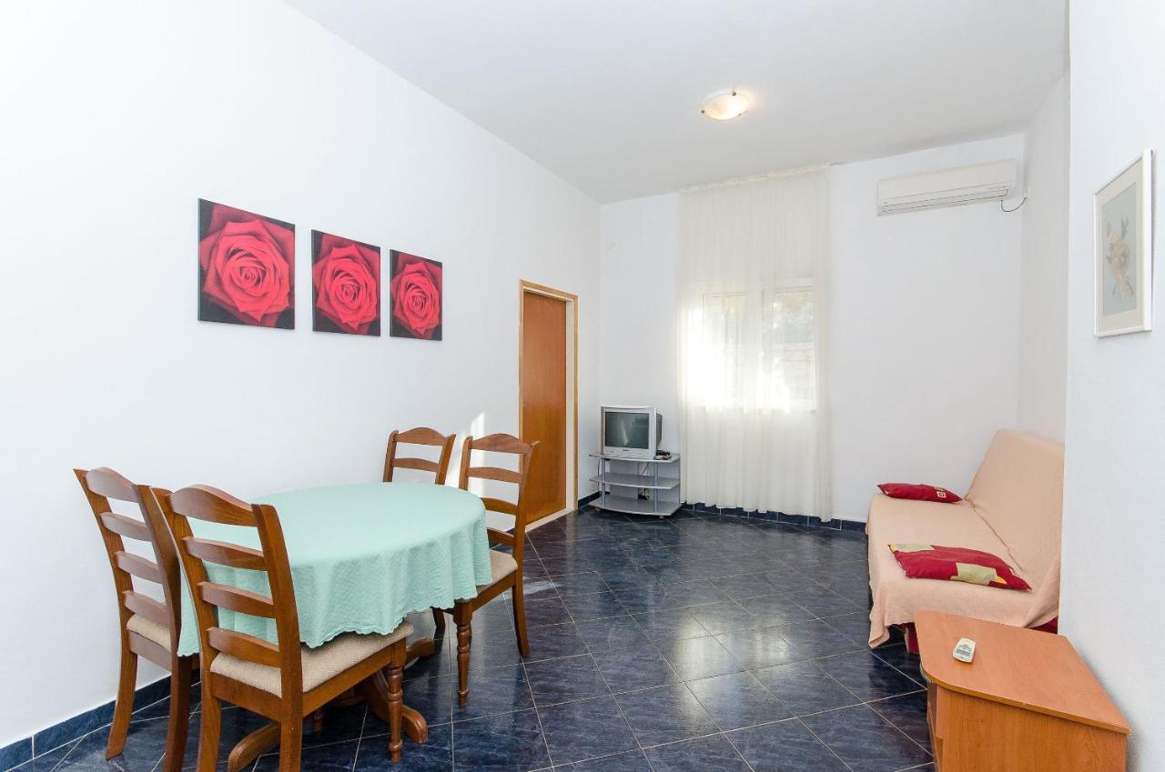 Apartments Ivanka Vis Exteriör bild